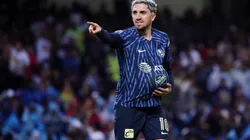 Diego Valdés celebra su gol ante Pumas.