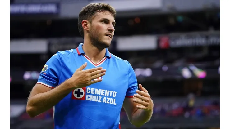 Santi Giménez sigue atento a Cruz Azul.