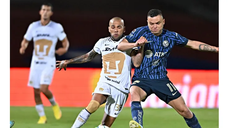 Dani Alves fue titular en la derrota ante América.