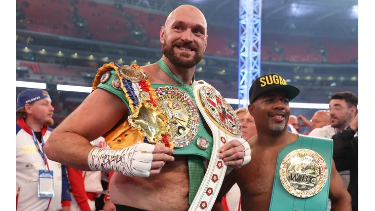 Tyson Fury abandona un cinturón que ahora se disputarán Usyk y Joshua