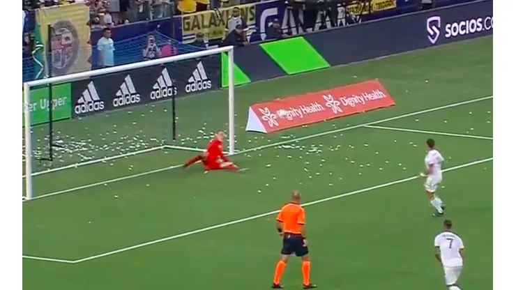 Chicharito marcó otro gol ante el Vancouver Whitecaps.