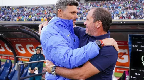 El encuentro entre Fernando Ortiz y Andrés Lillini previo al partido.
