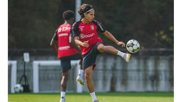 Lainez no vio minutos ante el Sporting Lisboa.