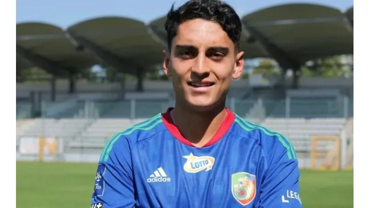 El mexicano ingresó al minuto 70 ante el Zaglebie Lubin