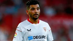 Sevilla ficha un compañero cinco estrellas para Tecatito Corona