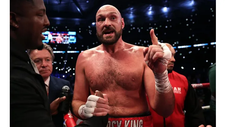 Bob Arum aseguró que es posible que Tyson Fury pelee por el campeonato mundial indiscutible