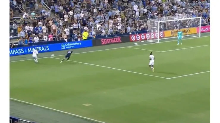 Julián Araujo Error Galaxy 2022