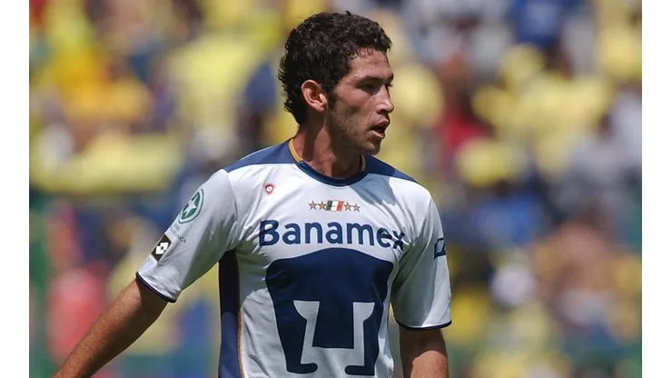 Israel Castro con Pumas en 2004.