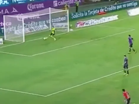 VIDEO | Alexis Vega falla un gol increíble y las redes explotan contra Chivas