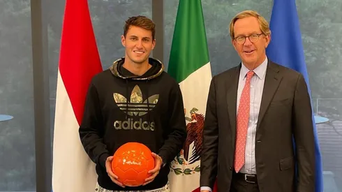 Santi Giménez recibió la visa de trabajo.