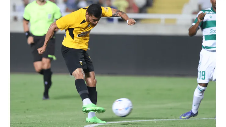 Orbelín Pineda se estrenó con gol en Grecia