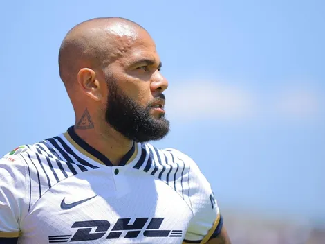 Dani Alves le contestó a Rivaldo por cuestionar su llegada a Pumas