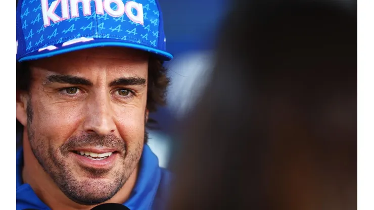 Alonso amenazó a Checo, Verstappen y Hamilton tras firmar con Aston Martin
