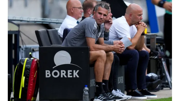 Robin van Persie es auxiliar técnico del Feyenoord desde 2020.