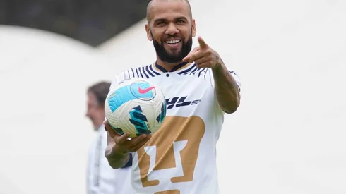 Dani Alves en su presentación en la Cantera.