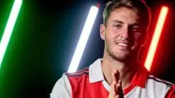 Santiago Giménez y Feyenoord firmaron un contrato por cuatro años.