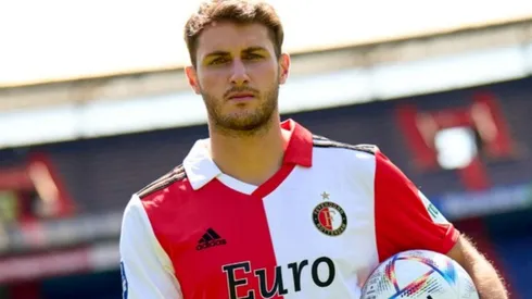 Giménez fue presentado como nuevo refuerzo del Feyenoord.