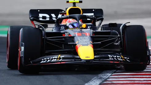 Checo tuvo un ataque de estornudos durante las prácticas