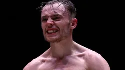 Sunny Edwars casi noquea a un hater en su gimnasio.