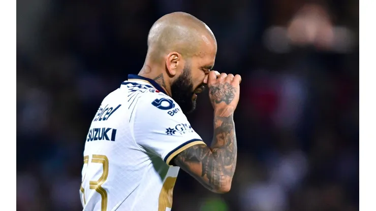 Dani Alves pudo sumar 20 minutos a su cuenta con los felinos