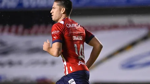 Santiago registró sus primeros 29 minutos oficiales con las Chivas.