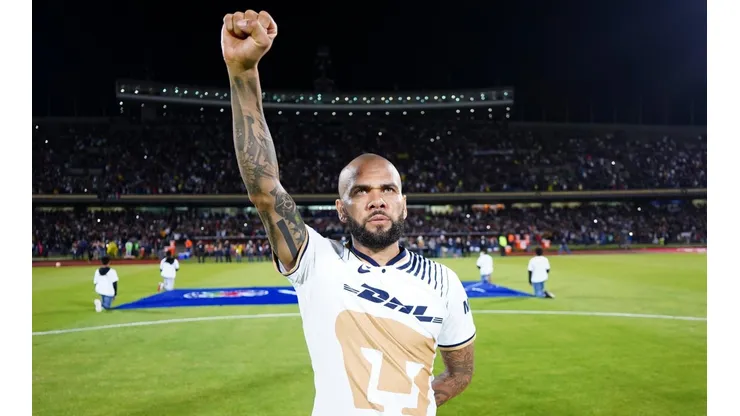 Álvaro Morales pidió el retiro de Dani Alvez.