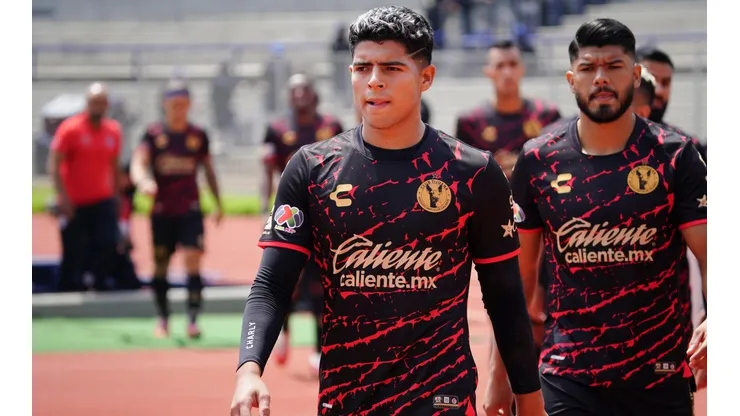 Víctor Guzmán con el Tijuana en el torneo Apertura 2022.