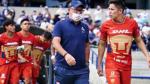 Andrés Lillini y Efraín Velarde en un partido del torneo Clausura 2022.