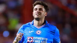 Santi Giménez se va a Feyenoord por una jugosa cifra.