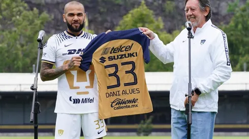 Dani Alves eligió el número 33 para su aventura en Pumas