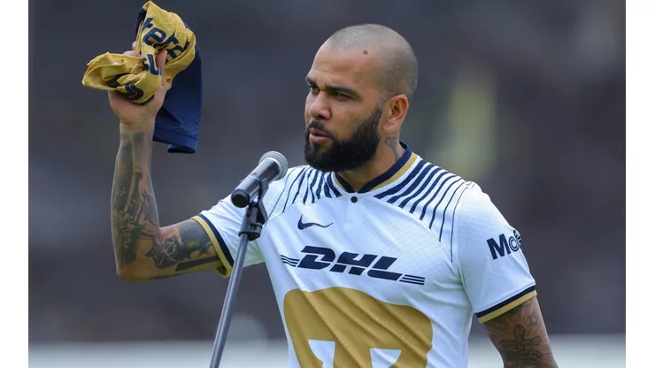 Dani Alves se prepara para su debut con la playera de Pumas UNAM