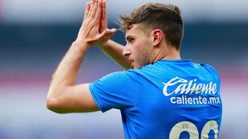 Santiago Giménez se iría a Holanda a casi tres años de su debut en Cruz Azul.