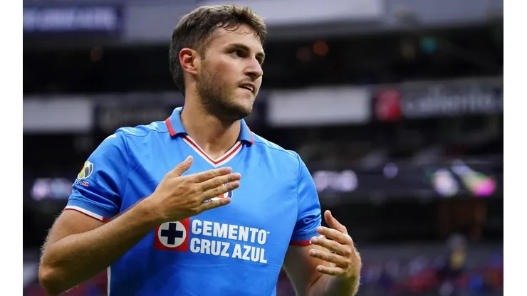 Santi Giménez comienza a despedirse de Cruz Azul