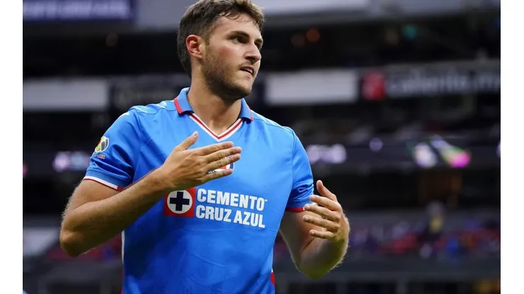 Santi Giménez es el goleador de Cruz Azul.