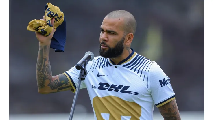 ¡Presencia el debut de Dani Alves con la camiseta auriazul!