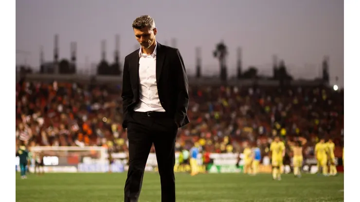 Proponen dos técnicos para sacar al Tano Ortiz.