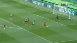 Tecatito marcó el primer gol del Sevilla ante Sporting de Lisboa.