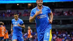 Santi Giménez hizo un doblete ante Puebla.