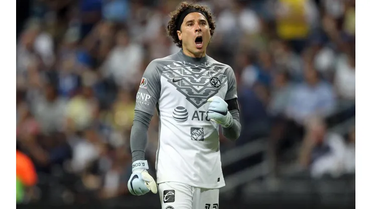 Fanáticos estallaron contra Memo Ochoa.