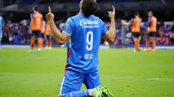 Santiago Giménez llegó a 20 goles con Cruz Azul en Liga MX.