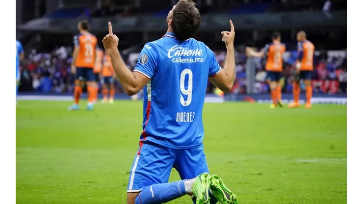 Santiago Giménez llegó a 20 goles con Cruz Azul en Liga MX.