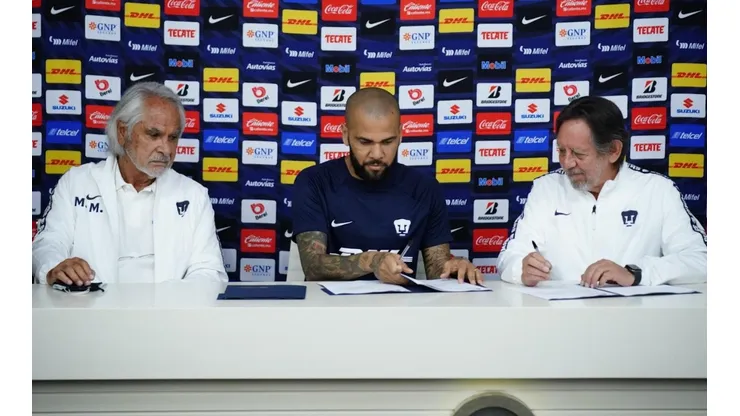 Dani Alves arribó a Pumas UNAM como agente libre