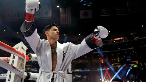 Entrenador de Ryan Garcia tundió a Isaac Cruz.