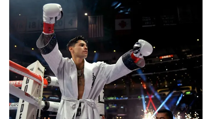 Entrenador de Ryan Garcia tundió a Isaac Cruz.