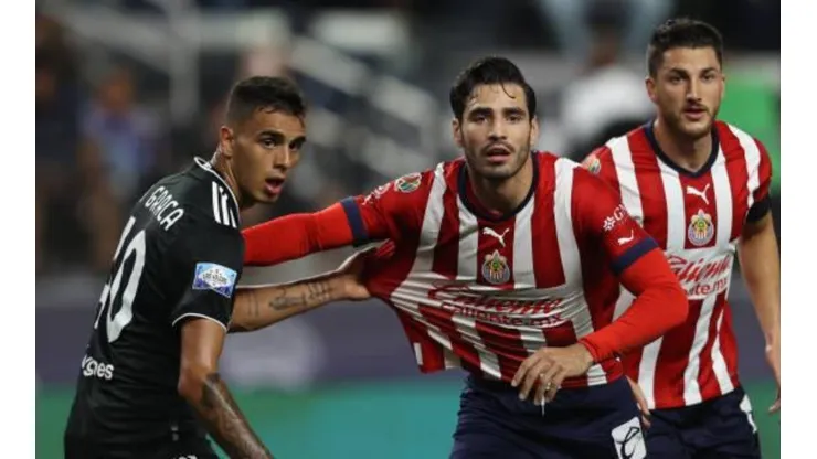 Antonio Briseño contra Marco da Graca, autor del primer gol de Juventus