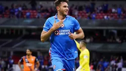 Santi Giménez hizo un doblete ante Puebla.