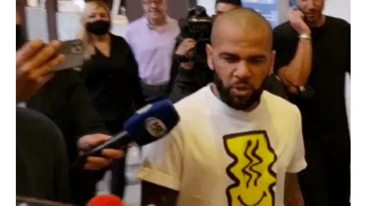 Dani Alves en el hotel de concentración de los Pumas.