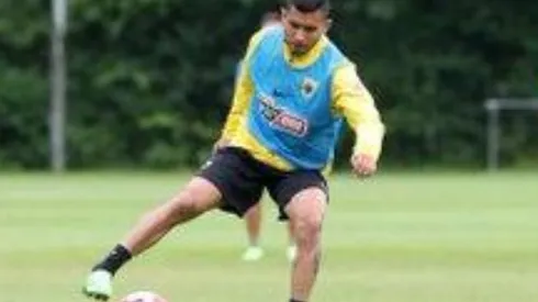 Orbelín Pineda en una de sus primeras prácticas con AEK Atenas.