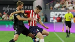 Santiago Ormeño en su debut con Chivas ante Juventus.