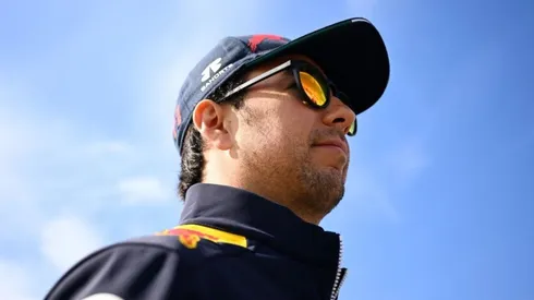 Checo Pérez molesto con su RB18.